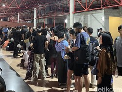 Antrian Masuk Venue Konser The Smashing Pumpkins Mengular Cuy!