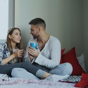 5 Kebiasaan Kecil yang Bikin Hubungan dengan Pasangan Makin Mesra