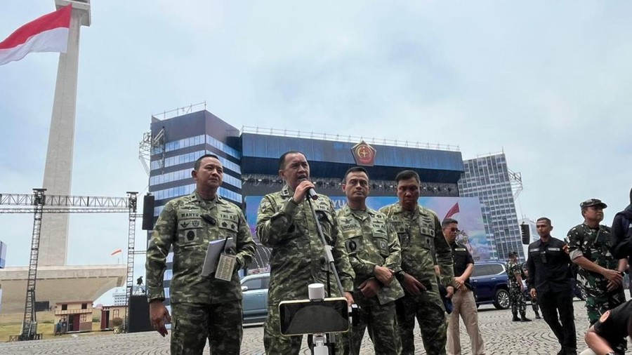 TNI menjelaskan bendera Merah Putih raksasa robek saat gladi HUT ke-80 TNI di Monas (Rumondang/detikcom)