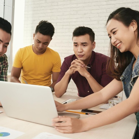 Beda Zaman, Beda Gaya! 5 Kebiasaan Gen Z yang Sering Dicap Malas oleh Boomer