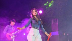 Detik-detik Mobil Rombongan Pedangdut Cantika Davinca Tabrak Pemotor hingga Tewas