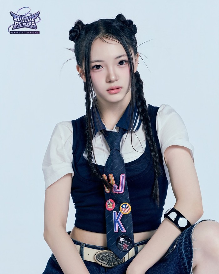 Gagal masuk ke line-up debut BABYMONSTER tak membuat Ryu Ha Jin patah semangat, remaja kelahiran 4 Maret 2009 tersebut lolos audisi 'Unpretty Rapstar : HIP POP Princess' dan siap menunjukkan lebih banyak bakat./ Foto: instagram.com/hippopprincess.official