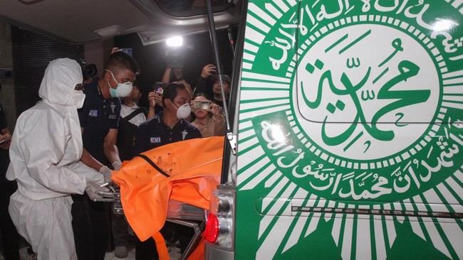 Identifikasi Jenazah Korban Ponpes Terkendala, Banyak Belum Punya KTP Tim DVI kesulitan identifikasi korban ponpes ambruk karena banyak belum punya KTP. Sampel DNA dikirim ke Jakarta untuk pemeriksaan.