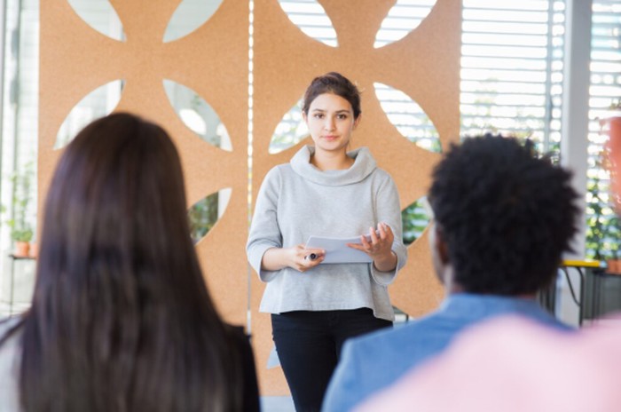 Leo, Wibawa Tinggi dan Suka Menguji/ Foto: freepik.com/pch.vector