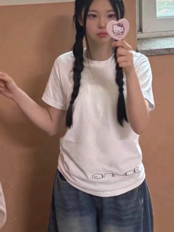 Meskipun saat menunjukkan keahlian bakatnya Ryu Ha Jin selalu bergaya karismatik, namun di kesehariannya peserta dengan MBTI tipe ISTP tersebut suka tampil manis dengan mengepang rambutnya menjadi dua./ Foto: koreaboo.com