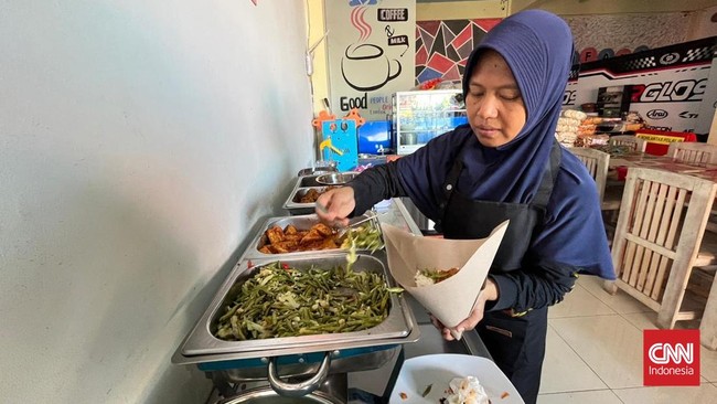 Kehadiran Pertamina Grand Prix of Indonesia 2025 turut bawa berkah bagi masyarakat setempat. Tak terkecuali bagi usaha warung makan di sekitar lokasi.