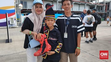 Update Eksklusif Olahraga CNN : Bocah Pacu Jalur Dapat Sepatu Marquez Usai Buka Sprint Race Mandalika