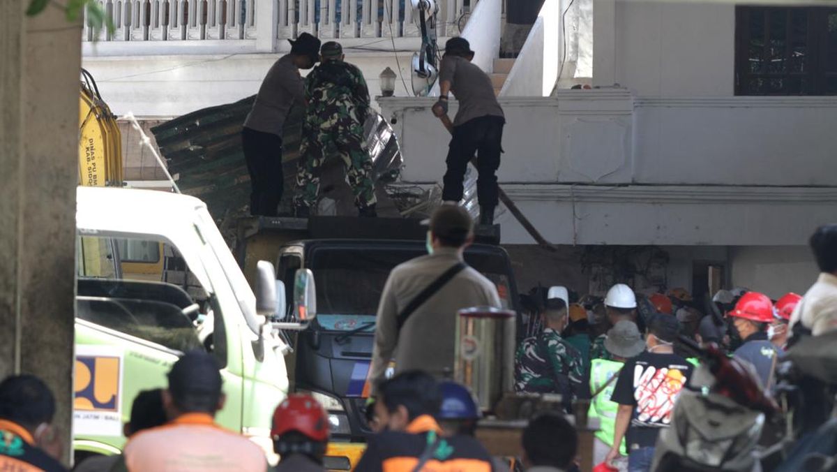 Evakuasi Korban Ponpes Ambruk 80 Persen, BNPB Targetkan Rampung Senin