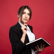 Sifatnya Serius dan Tegas, Ini Zodiak yang Cocok Jadi Dosen 