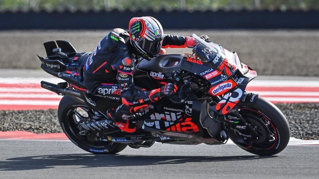 Marco Bezzecchi dari Aprilia meraih pole position Pertamina Grand Prix of Indonesia 2025 usai jadi yang tercepat dalam kualifikasi, Sabtu (4/10).