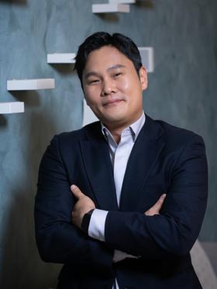 Proyek besar ini akan disutradarai oleh Lee Sang Yong. Nama Lee Sang Yong tentu sudah tak asing lagi bagi para penggemar film laga Korea.

Ia adalah sutradara yang meninggalkan kesan kuat lewat film-film aksi populer.