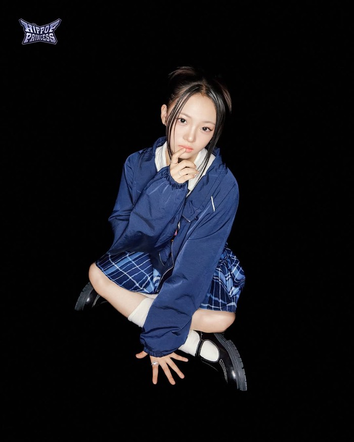 Terakhir, Ryu Ha Jin meminta publik untuk mencintai dan mendukung partisipasinya di 'Unpretty Rapstar : HIP POP Princess' yang akan tayang pada Kamis, (16/10/2025) mendatang dan berjanji akan menunjukkan penampilan yang bisa membuat jatuh hati./ Foto: koreaboo.com.