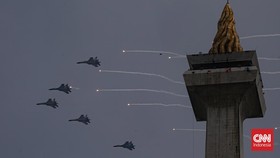 FOTO: Atraksi Udara Peringatan HUT ke-80 TNI