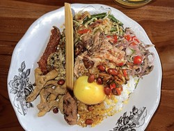 Finalis Miss Indonesia Jual Nasi Campur Bali hingga Makanan yang Dijauhi Miliuner