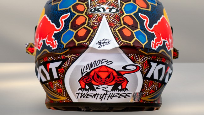 Empat pembalap MotoGP menggunakan helm KYT yang dihiasi elemen Indonesia saat membalap di Sirkuit Mandalika.