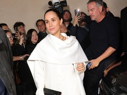 Meghan Markle Curi Atensi di Show Balenciaga, Ternyata Minta Diundang