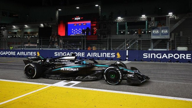 George Russell menjadi juara F1 GP Singapura 2025 yang berlangsung di Marina Bay Street Circuit, Minggu (5/10) malam.
