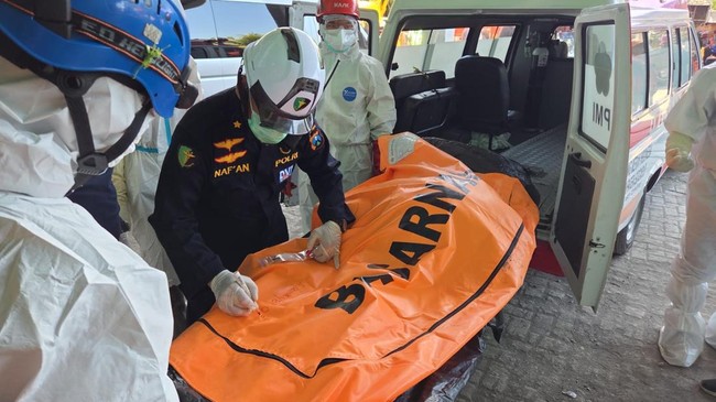 Tim SAR menemukan satu korban tewas di gedung runtuh Pondok Pesantren Al Khoziny, Sidoarjo, menjadikan total korban tewas 54 orang.