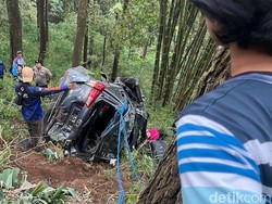 Identitas 7 Korban Innova Terjun ke Jurang 25 Meter di Pacet Mojokerto