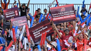 Berita Panas dari Dunia Sport CNN : FOTO: Rekor Penonton Pecah di MotoGP Mandalika 2025