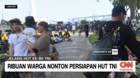 VIDEO: Ribuan Warga Nonton Persiapan HUT TNI