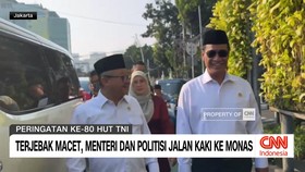 VIDEO: Terjebak Macet, Menteri Dan Politisi Jalan Kaki ke Monas