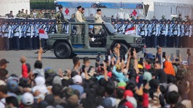Prabowo Hadiri HUT TNI ke-80, Keliling Monas Sapa Warga Jelang Upacara