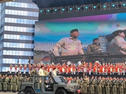 Prabowo Cek Pasukan Upacara HUT ke-80 TNI, Sampaikan Terimakasih ke Prajurit