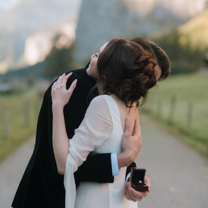 <p>Diceritakan Syifa jika ini adalah momen impiannya, Bunda. <em>"In a place I&rsquo;ve always dreamed of, I said yes to the one who&rsquo;s always felt like home. Bismillah</em> 02.10.25," tulisnya. (Foto: Instagram @syifahadju)</p>