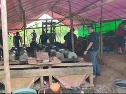 Polisi Gerebek Tambang Emas Ilegal di Gowa, Cuma Bisa Diakses Jalan Kaki 5 Km