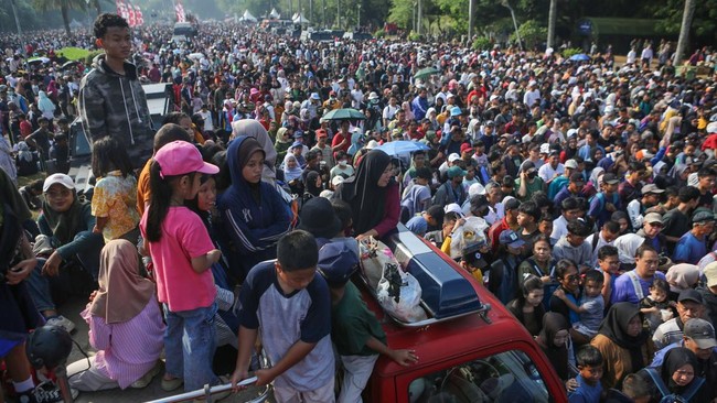 Sebanyak delapan anak sempat terpisah dengan orang tuanya saat mengikuti perayaan HUT ke-80 TNI di kawasan Monas, Jakarta Pusat, Minggu (5/10).