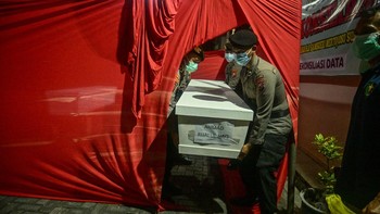 FOTO: 2 Jenazah Korban Tragedi Ponpes Al Khoziny Teridentifikasi