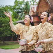 5 Negara yang Warganya Paling Sopan, Bikin Betah Liburan!