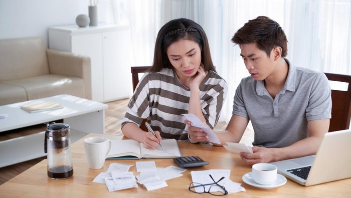 Nggak Perlu Bingung! Ini 5 Strategi Cerdas Mengatur Keuangan Rumah Tangga Setelah Menikah