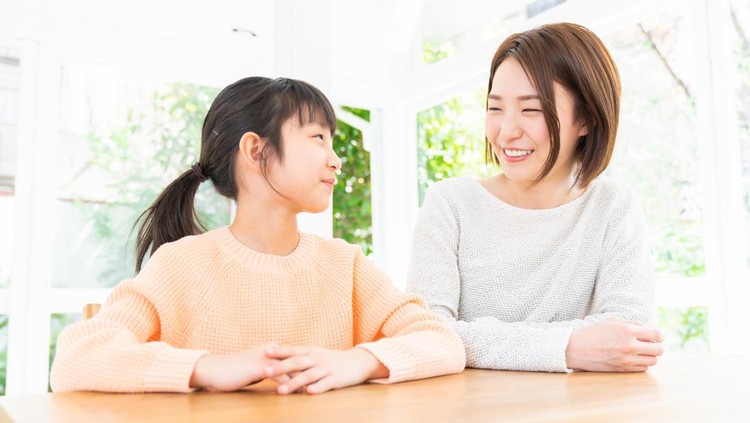 Berhenti Ucap “Bunda Pernah Mengalaminya Kok” Ini Kalimat Pengganti untuk Tunjukkan Empati ke Anak Berhenti Ucap “Bunda Pernah Mengalaminya Kok” Ini Kalimat Pengganti untuk Tunjukkan Empati ke Anak