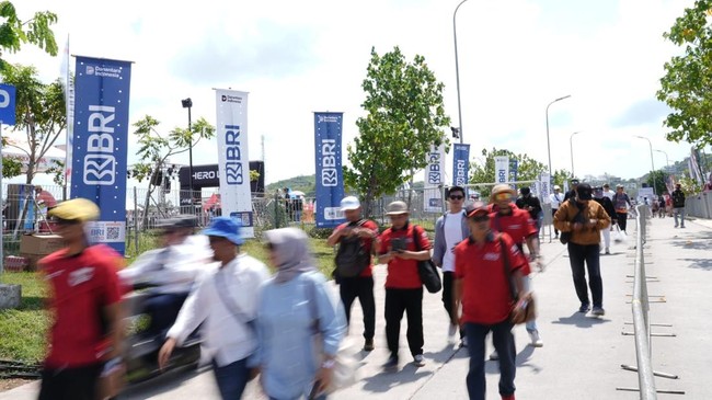 BRI mengambil peran mendukung MotoGP Mandalika 2025 sebagai bagian dari komitmen memperkuat ekonomi lokal seiring penyelenggaraan event berskala global.