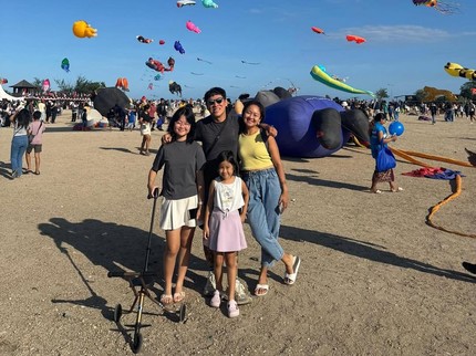 5 Potret Terbaru Cici Panda Bareng Keluarga yang Kini Tinggal di Bali
