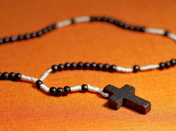 Susunan Doa Rosario Hari Senin, 6 Oktober 2025: Peristiwa Gembira