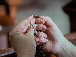Susunan Doa Rosario Hari Selasa, 7 Oktober 2025: Peristiwa Sedih