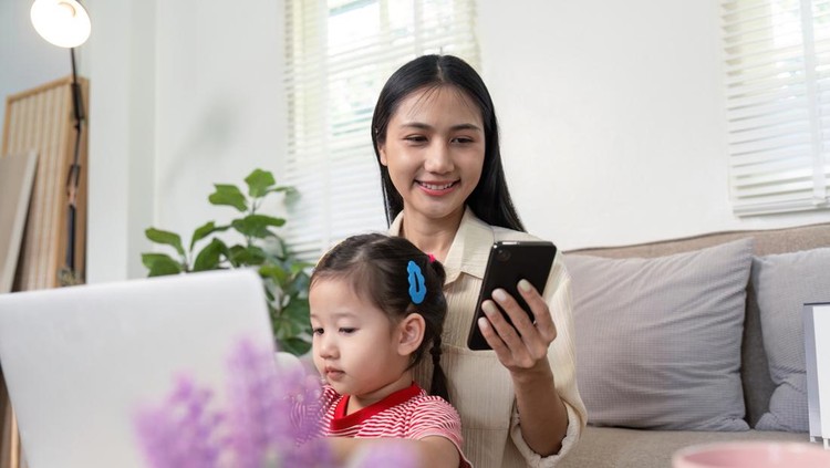 Dampak pemakaian gadget berlebihan pada hubungan ibu dan anak