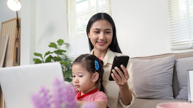 Pakar Sebut Dampak Penggunaan Gadget Pengaruhi Hubungan Orang Tua dan Anak