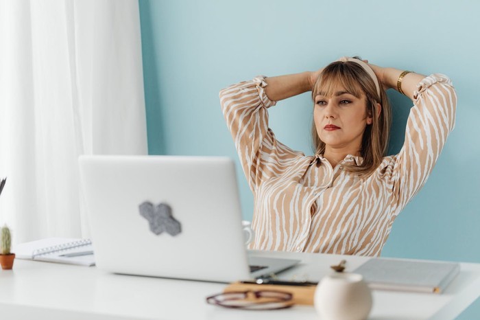 jika melihat tengkorak saat pertama kali, artinya kamu orang yang melihat sesuatu lebih dari sekadar penampilan. Kamu adalah seorang deep thinker yang akan menyelami dan mencari tahu secara detail tentang peristiwa atau suatu keadaan.