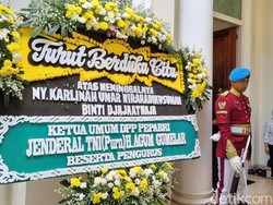 Suasana Rumah Duka Istri Wapres Ke-4 Umar Wirahadikusimah di Menteng