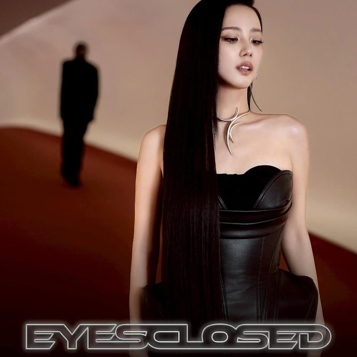 Sukses menghebohkan publik, Jisoo BLACKPINK dikabarkan duet dengan Zayn Malik untuk proyek Eyes Closed.