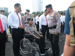 Kapolda Jatim Berikan Penghargaan-Kenaikan Pangkat Luar Biasa