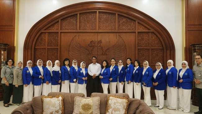 Kementerian Pertanian dan IWAPI berkolaborasi untuk pemberdayaan perempuan dalam ketahanan pangan. Fokus pada urban farming dan kemandirian pangan rumah tangga.