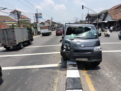 Laka Karambol 2 Mobil 1 Motor di Salam Magelang, 1 Balita Tewas
