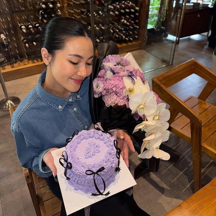 <p>Tak hanya memberikan kejutan istimewa, Adrian juga menuliskan pesan cinta untuk sang istri. &ldquo;Selamat ulang tahun, Libra cintaku... Terima kasih sudah menjadi teman hidup yang selalu sabar, kuat, dan penuh cinta... Aku bersyukur sekali setiap hari karena Allah mempertemukan kita, dan hari ini aku diingatkan betapa beruntungnya aku bisa bilang kamu itu istriku,&rdquo; tulis Adrian lewat Instagramnya. (Foto: Instagram @adriankhalif)</p>