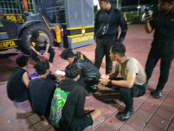 Tiga Pemuda Gresik Ditangkap Setelah Ketahuan Buang Pil Koplo