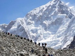 Ratusan Pendaki Terjebak di Gunung Everest Gegara Badai Salju